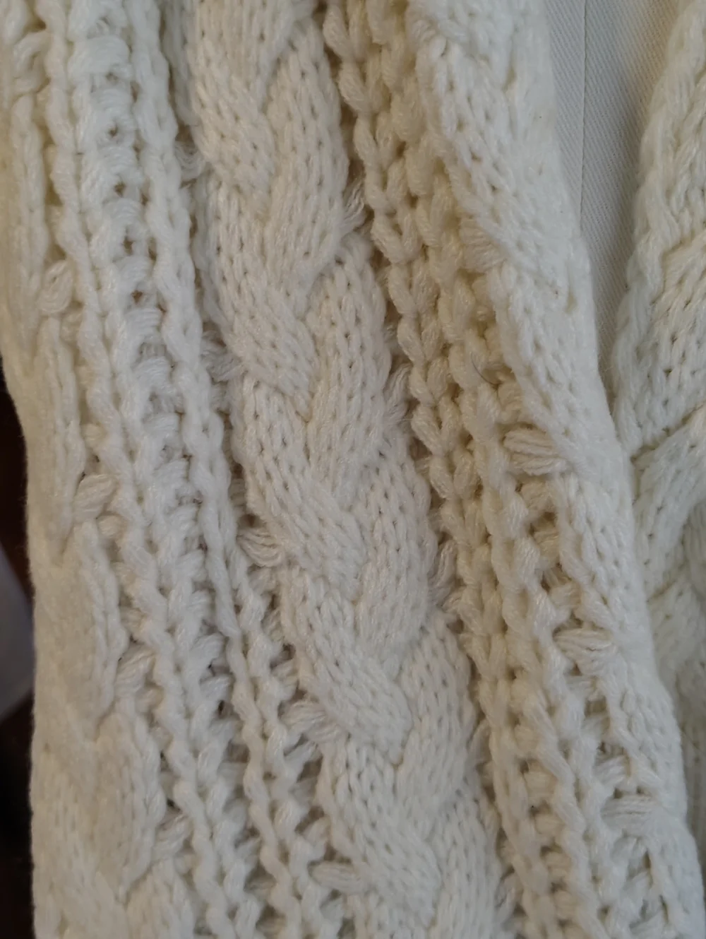 Vintage UGG Cream Vertical Cable Knit Wrap Around Cozy Long Length Scarf
